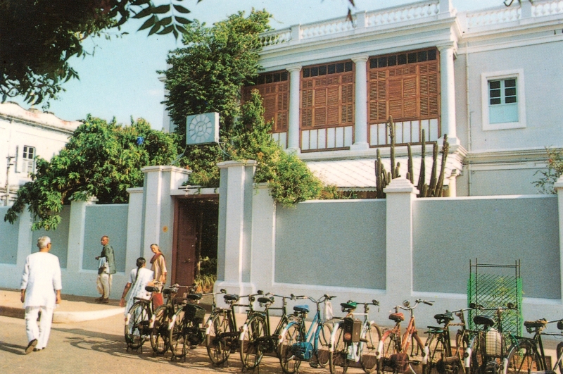 05-04  - Pondichery - ashram - batiment et entree - 4